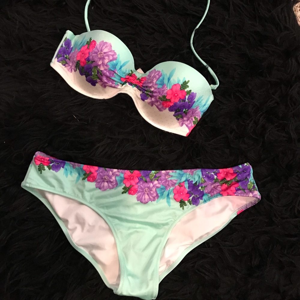 NWOT Victoria’s Secret Bikini swimsuit